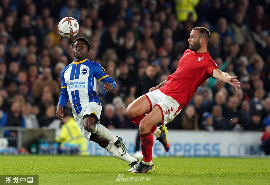 九游娱乐体育 -瓦伦西亚训练开放日,今晚复出首秀引欢呼,德国杯在即,更衣室氛围转暖(巴萨vs瓦伦西亚前瞻)