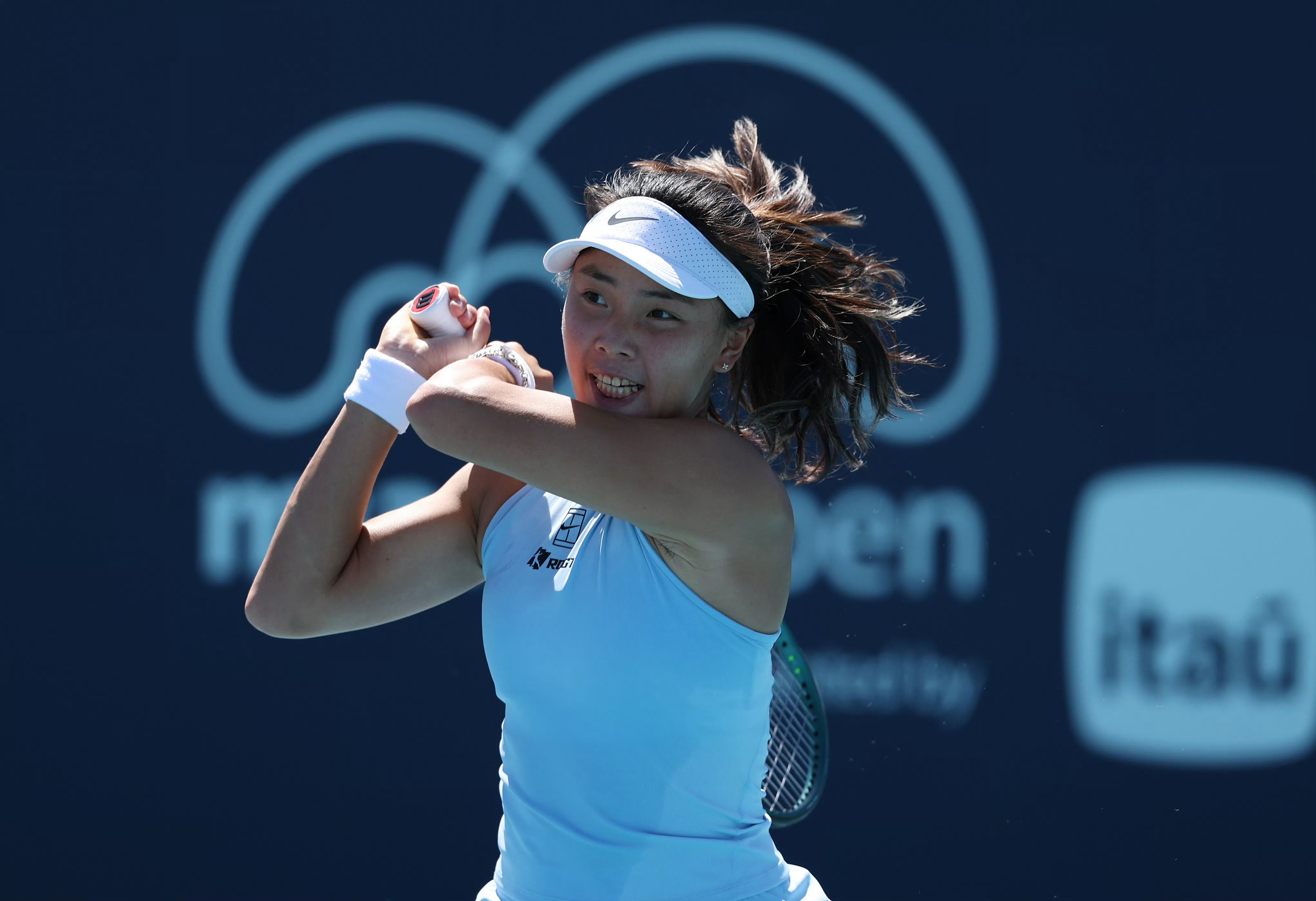 九游娱乐体育 -赛地聚焦:法甲今晨热度飙升,本菲卡再遭质疑,压力陡增,资深球员宣示担当(孙颖莎哭了樊振东安慰)